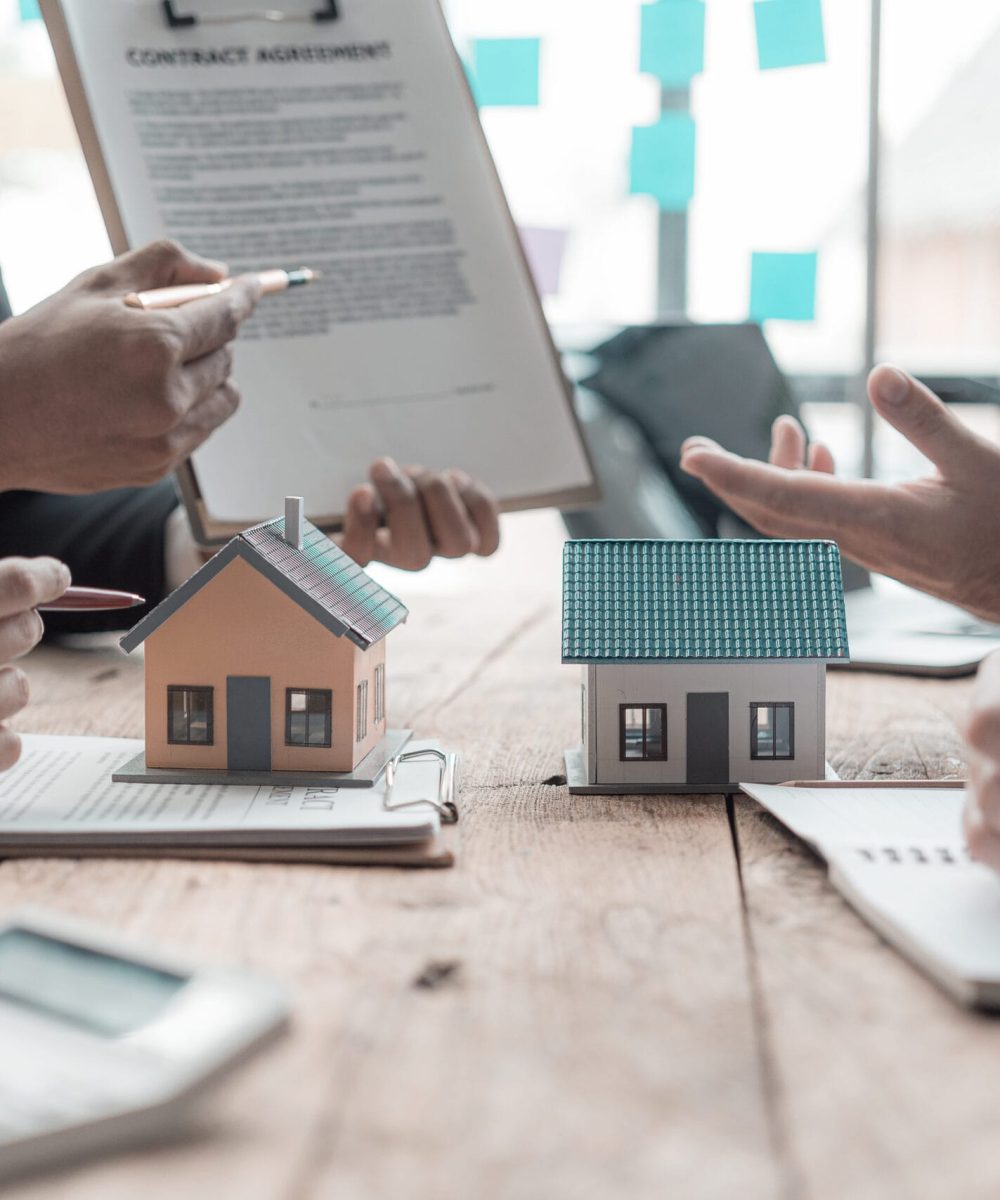 Real estate agent shows a sample home to a client after signing a contract with an approved loan application. Negotiating real estate details. Real estate agent shows a sample home to a client after signing a contract with an approved loan application. Negotiating real estate details.